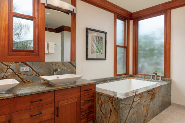 hawaii-guest-bathroom-design-granite-mahogany