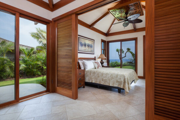 hawaii-luxury-home-bedroom-suite-design