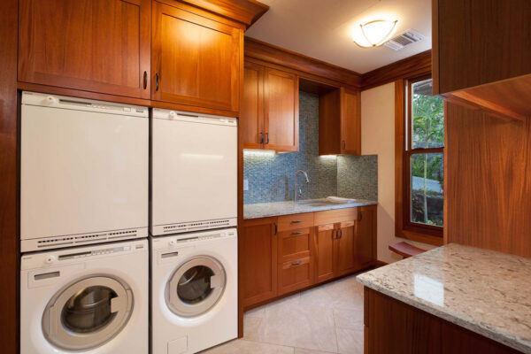 hawaii-luxury-laundry-room-double-washer-dryer